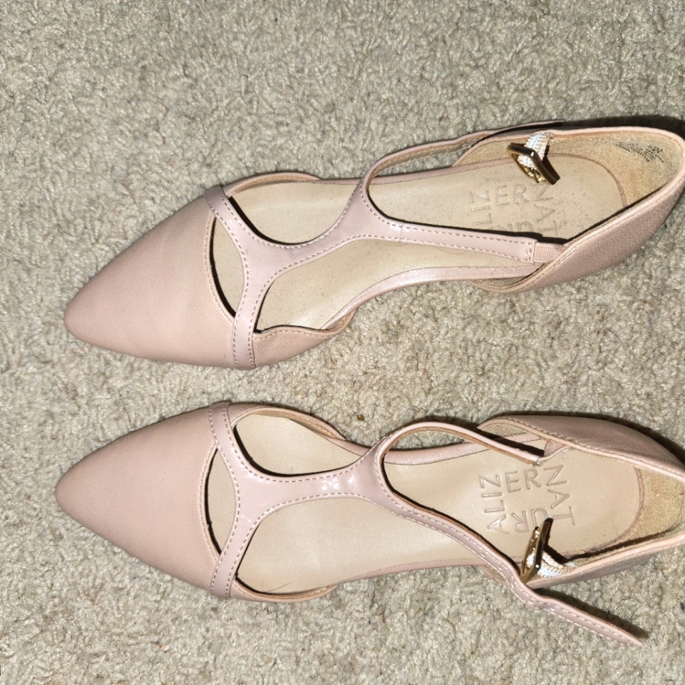 Naturalizer pointed toe flats - size 4